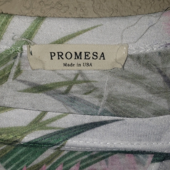 Hawaiian shirt - Picture 2 of 4